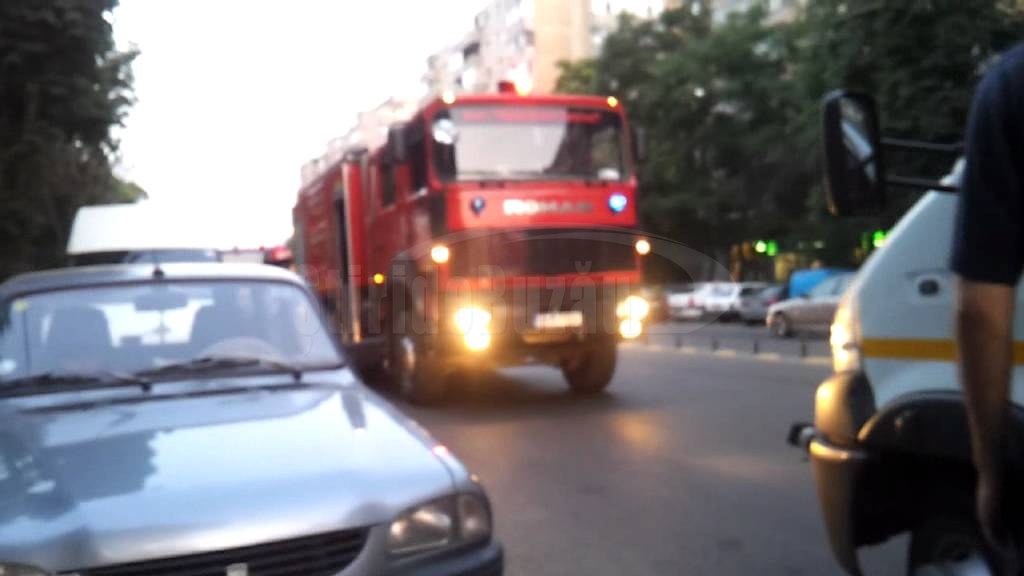 Incendiu în curtea Gerom. Un camion a luat foc de la un aparat de sudură