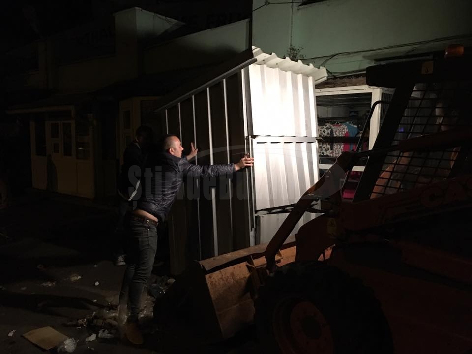 Acțiune în miez de noapte, pentru ridicarea tarabelor care sufocau intrarea în Piața Centrală