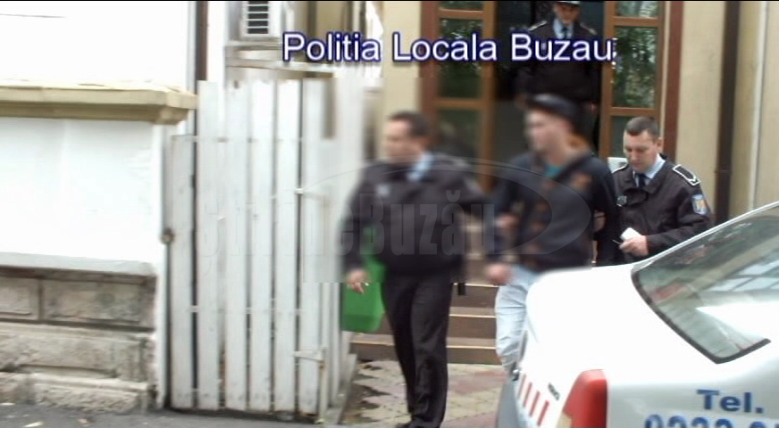 VIDEO Consumatori de etnobotanice, adunați de pe străzile Buzăului de polițiștii locali