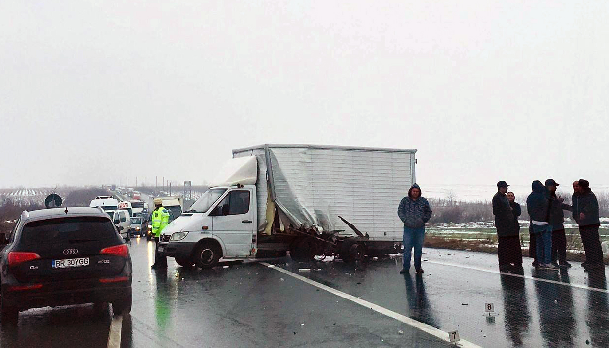 Accident soldat cu moartea unei femei, pe DN2 E85, la limita dintre județele Buzău și Vrancea