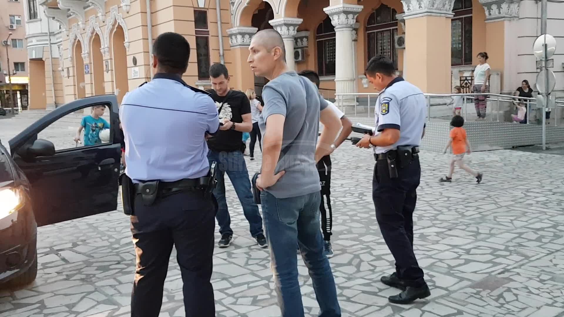 VIDEO Teroare în centrul Buzăului! Un tâlhar periculos a atacat trei tineri!