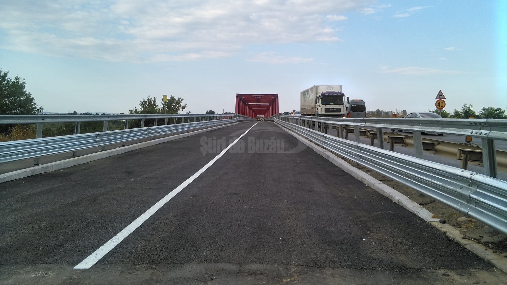 Traficul rutier pe podul de la Mărăcineni va fi reluat în această noapte
