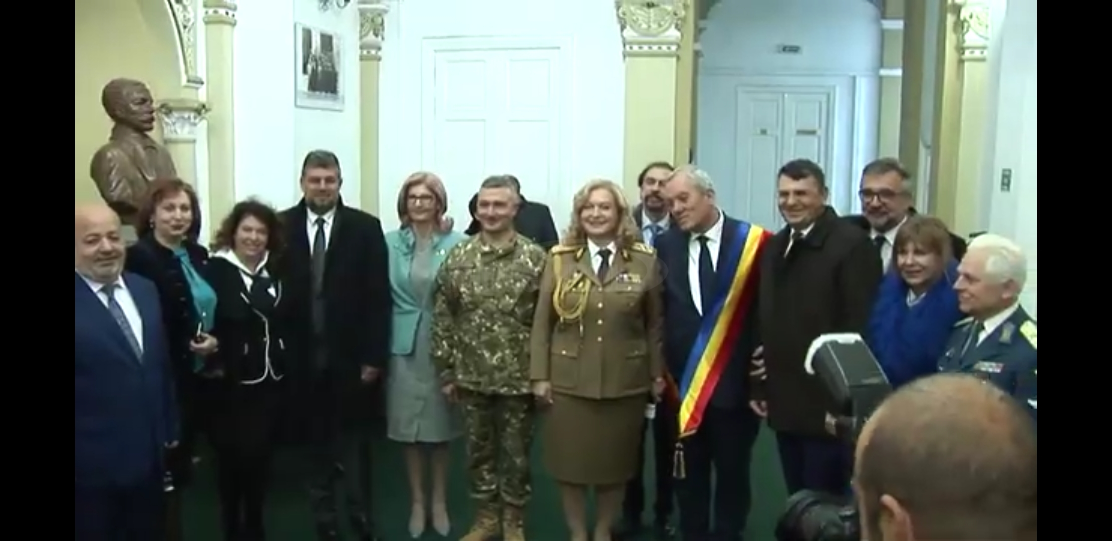VIDEO Momente emoționante la Palatul Comunal. Trei genii ale medicinei, omagiate de comunitatea buzoiană