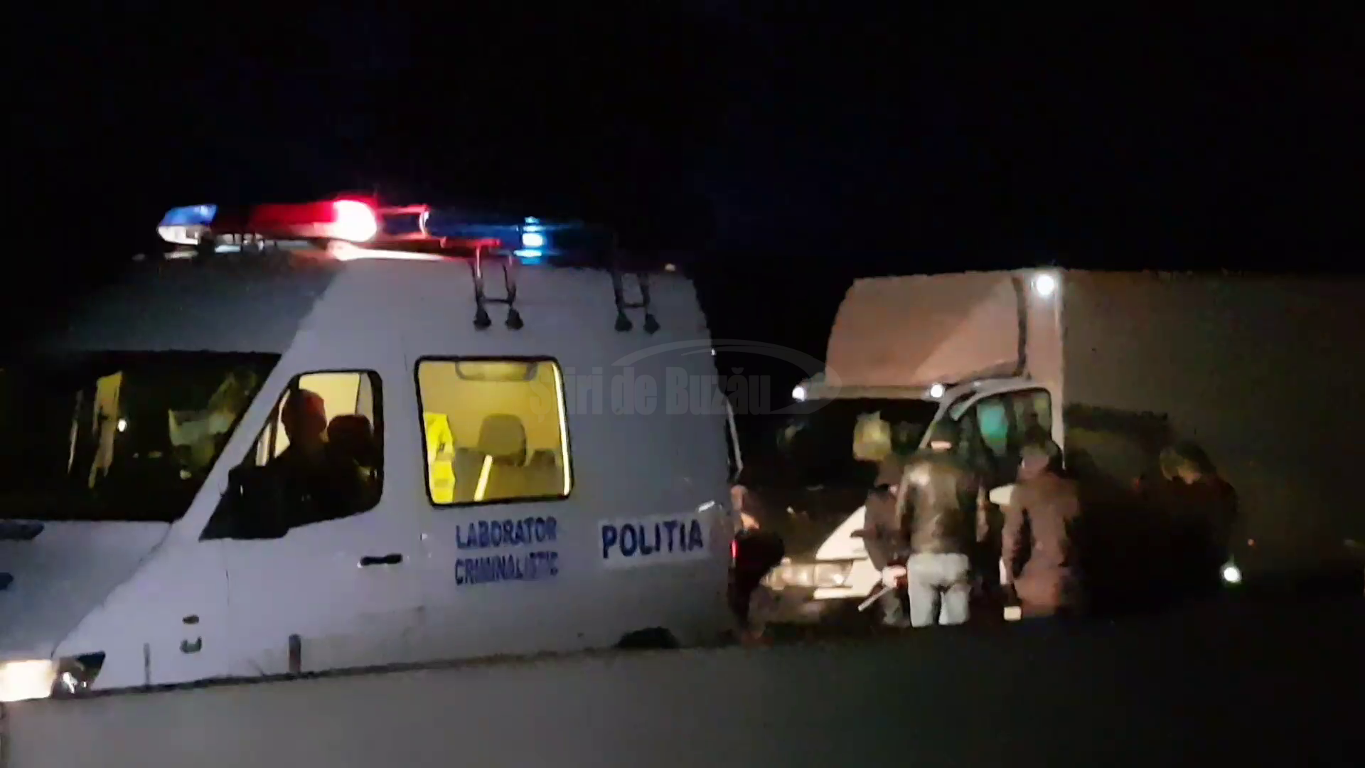VIDEO Au fost prinși ”piraţii de TIR-uri” care jefuiau în timp ce mașinile circulau cu 100 km/h. Mașinile de poliție au blocat centura Buzăului timp de patru ore