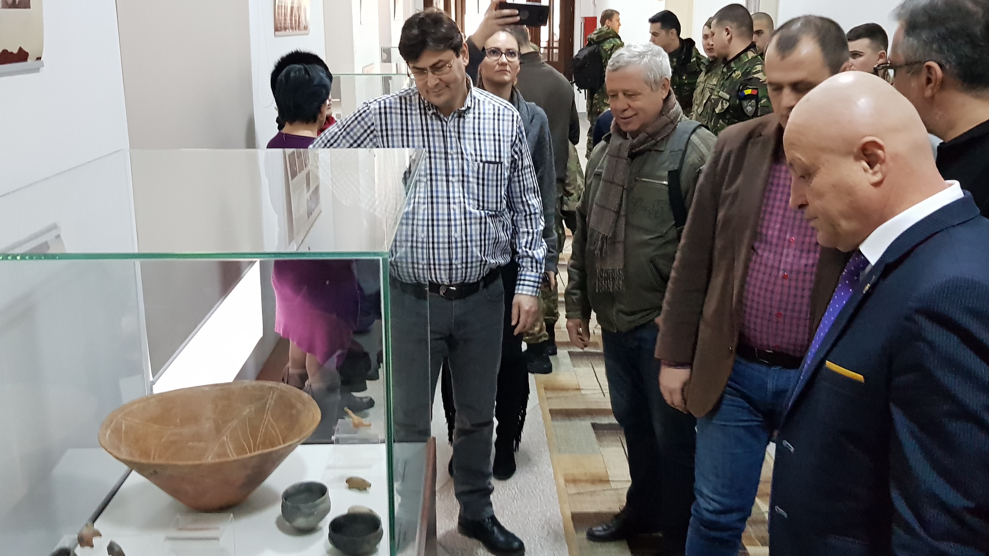 VIDEO Colecții de obiecte descoperite recent în siturile arheologice din județul Buzău, expuse la Muzeu