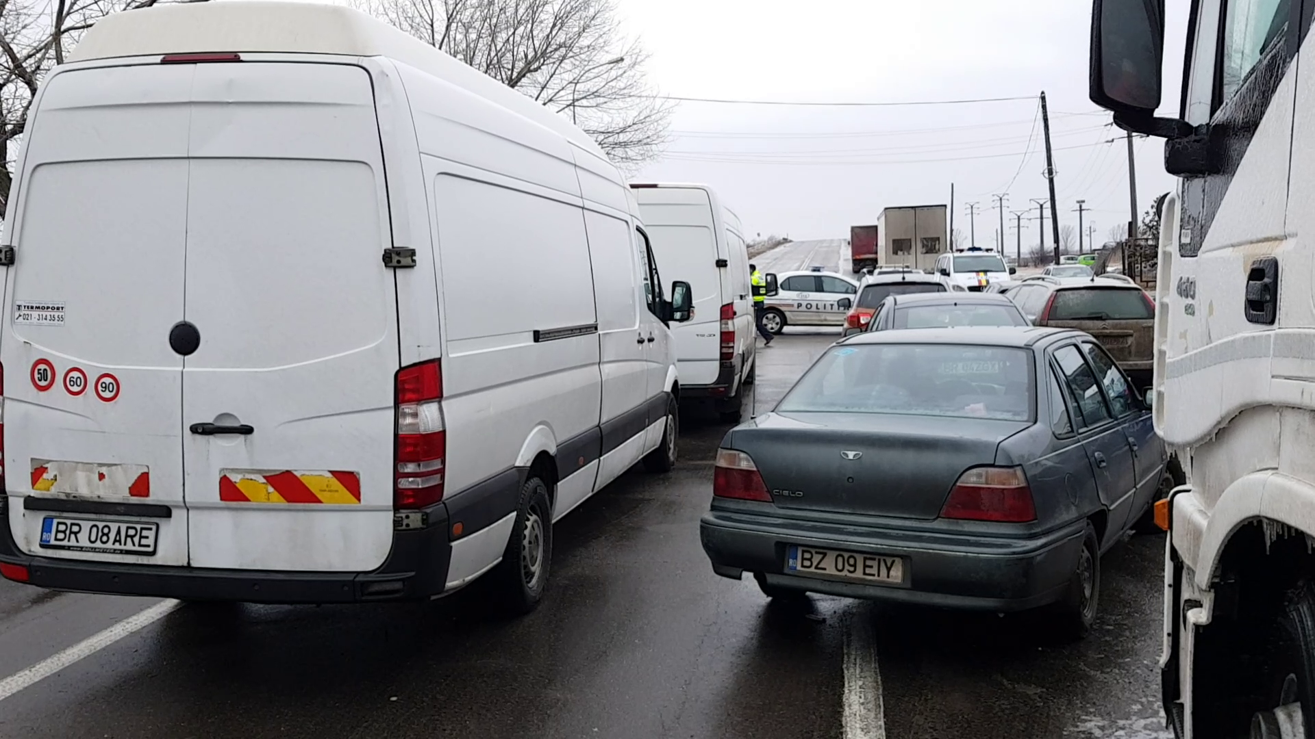 Restricții de circulație pe două drumuri naționale din Buzău, din cauza poleiului