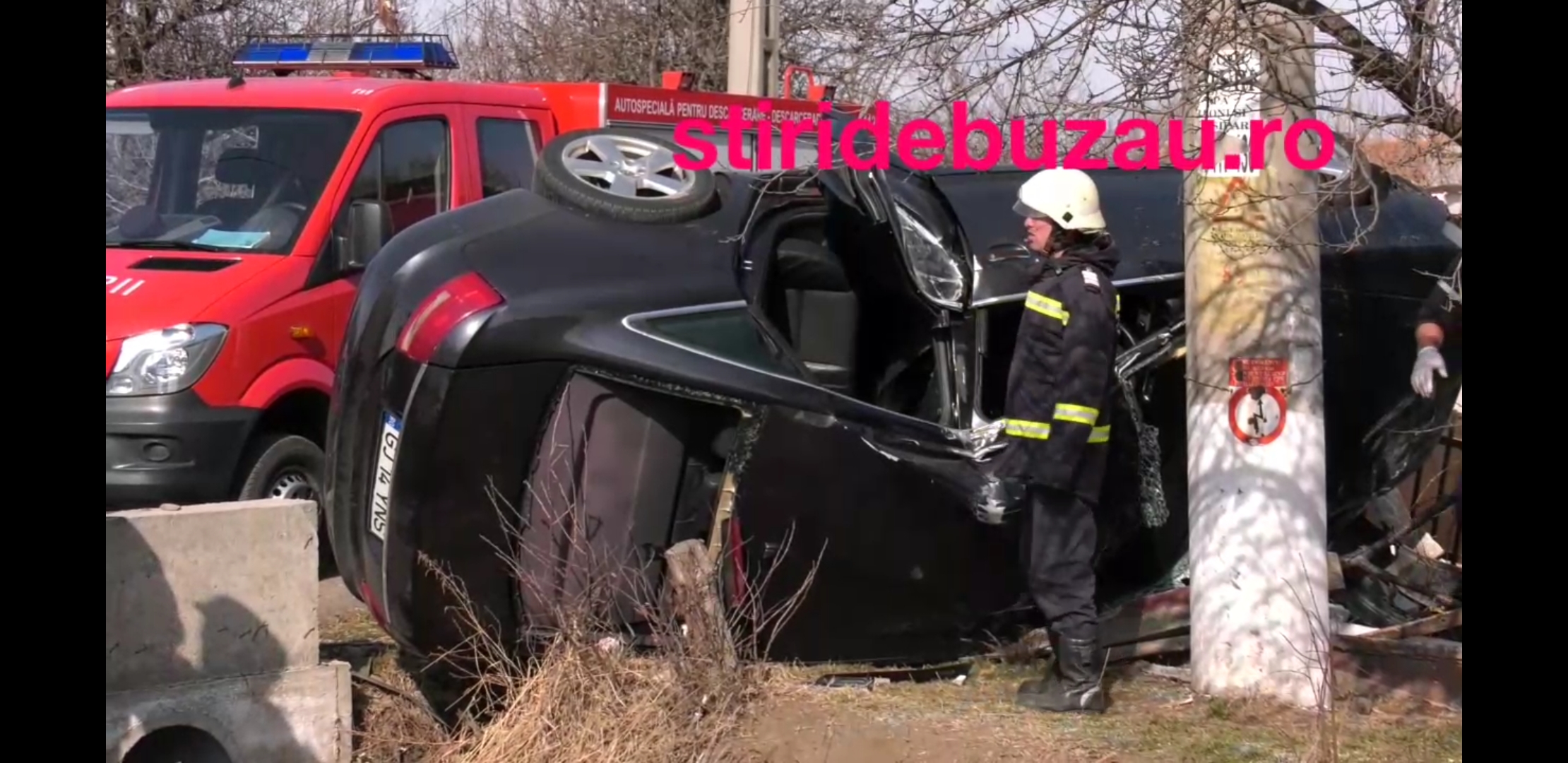 VIDEO Accident teribil în satul Focșenei. Șoferul și un pasager, în stare gravă la spital