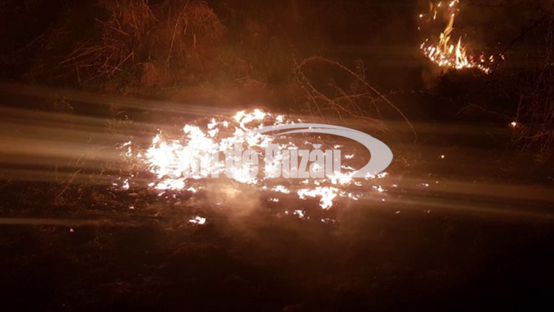 VIDEO Meteorit prăbușit lângă șoseaua europeană E85. Evenimentul straniu a fost surprins joi seară, în județul Buzău