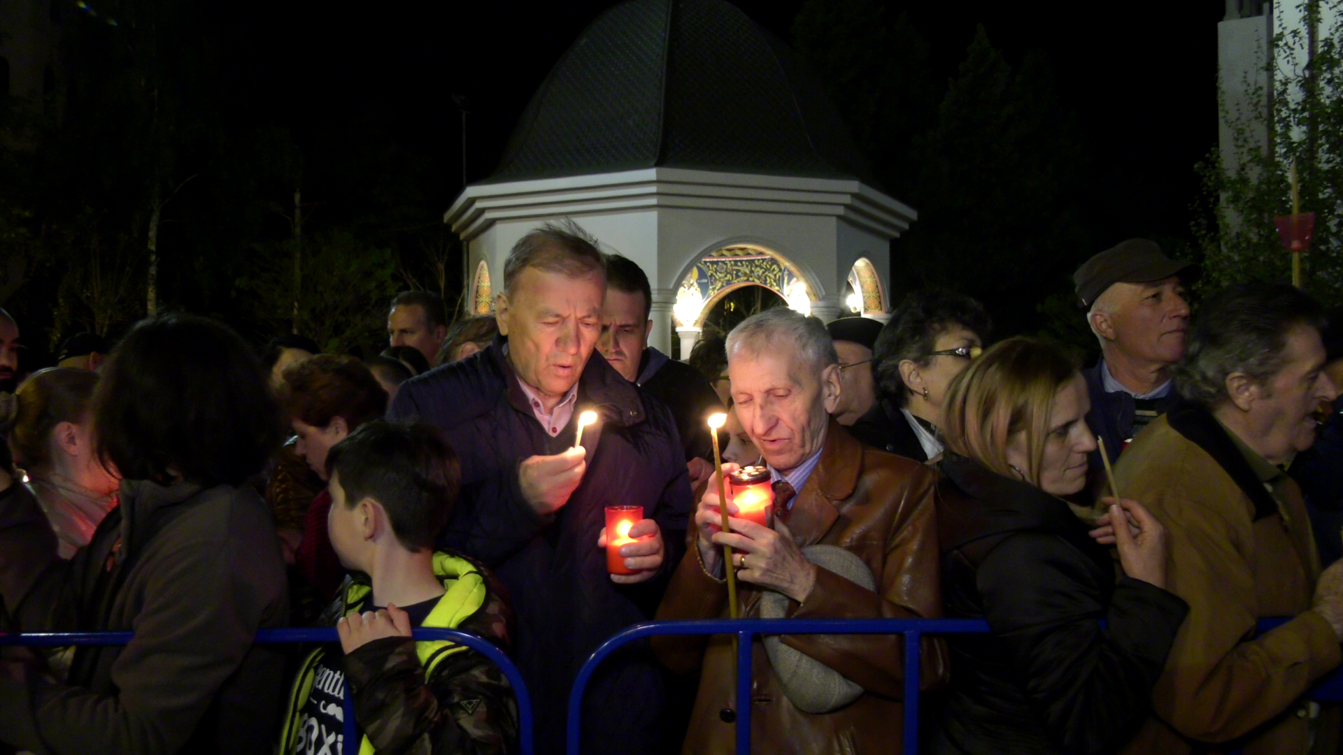 VIDEO Mii de buzoieni au fost la slujba de Înviere de la Catedrala Arhiepiscopală