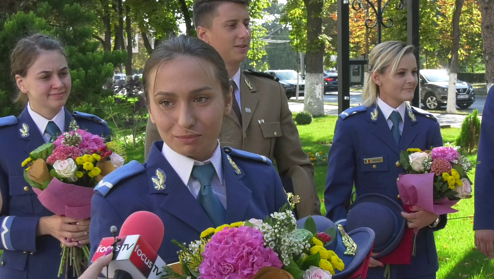 Se schimbă raportul dintre bărbați și femei, în noile generații de tehnicieni ai aviației militare. Iată șefii de promoție ai Şcolii Militare de la Boboc