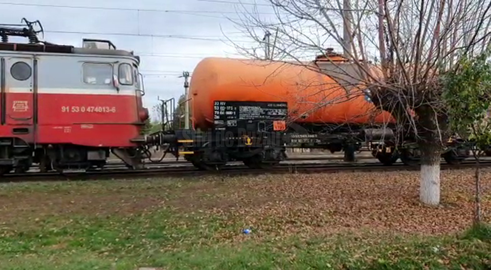 VIDEO Scurgeri de acid clorhidric dintr-un vagon al unui tren garat în stația Zoița