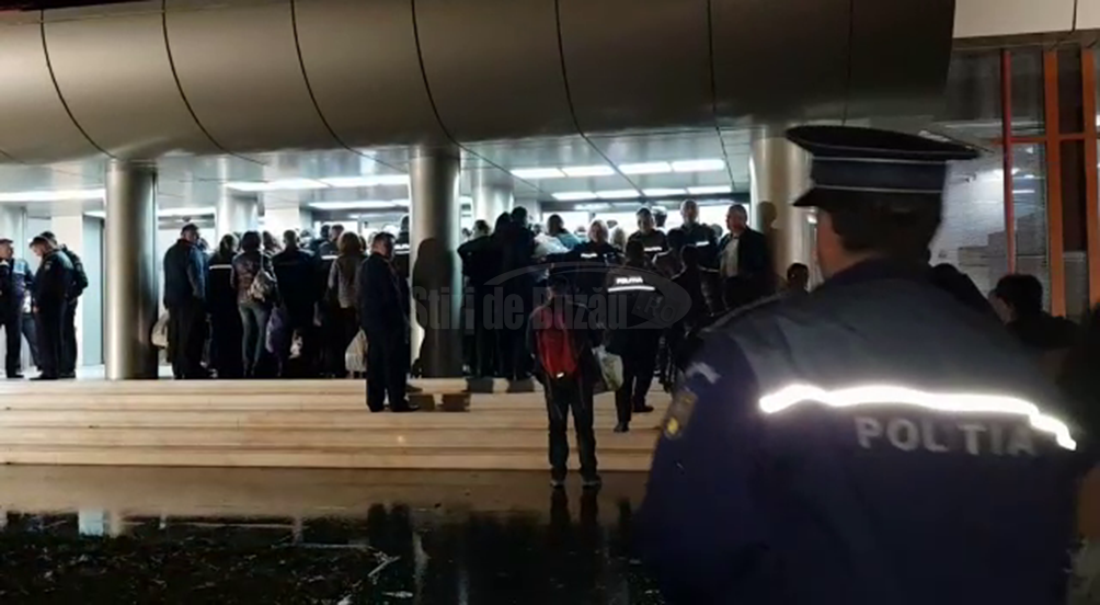 VIDEO Aglomeraţie la predarea proceselor verbale la Biroul Electoral Judeţean Buzău