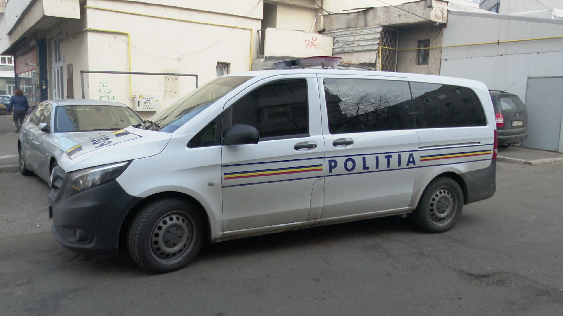 Ample percheziții într-un dosar de înșelăciune, fals și uz de fals