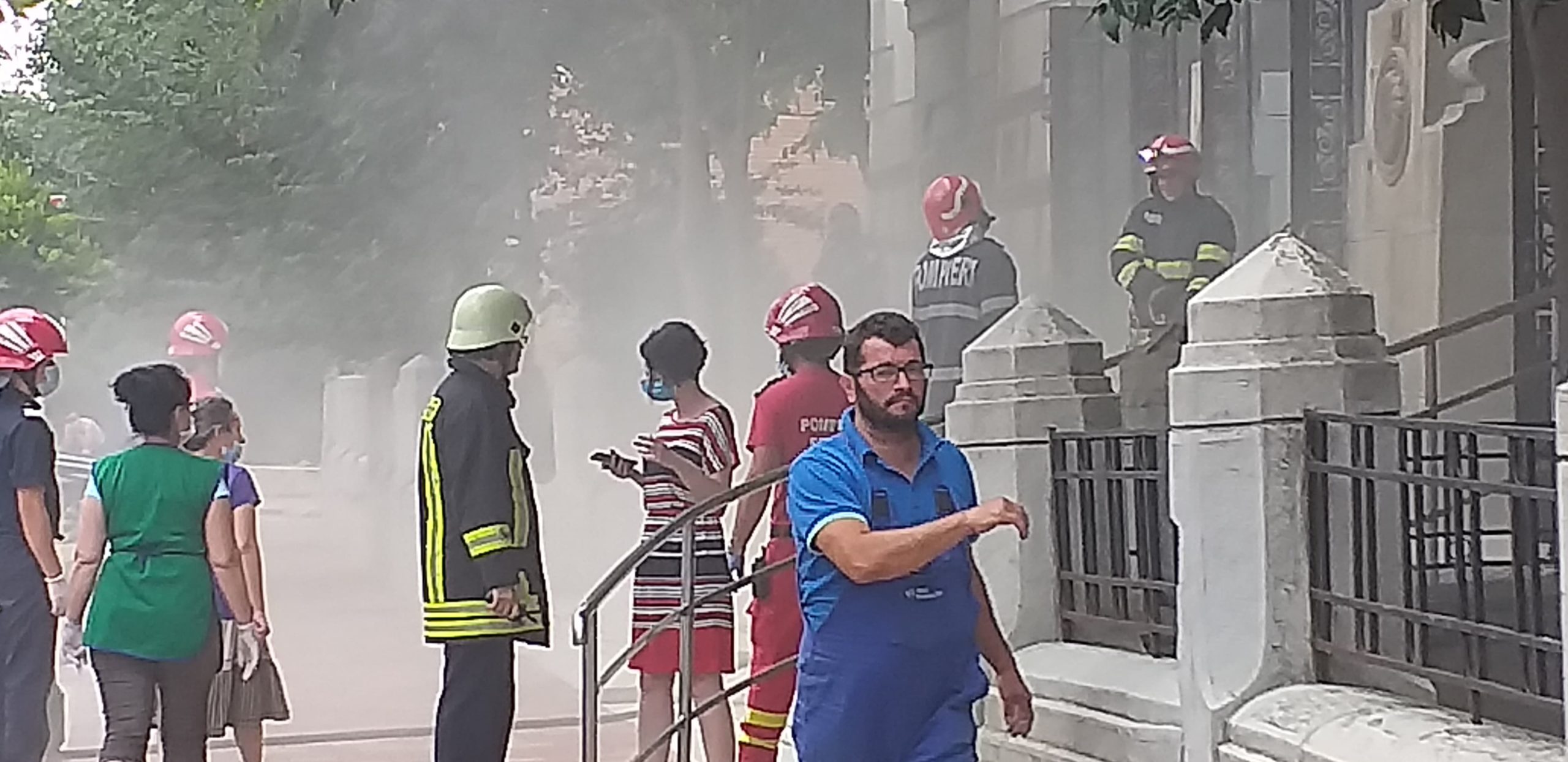 VIDEO Panică la Tribunalul Buzău, din cauza unui copiator care a luat foc