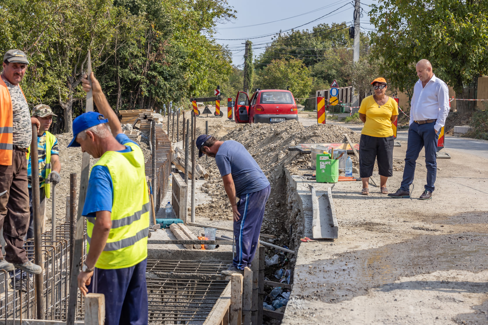 FOTO Modernizarea drumului către Bisoca, în faza turnării pilonilor de consolidare