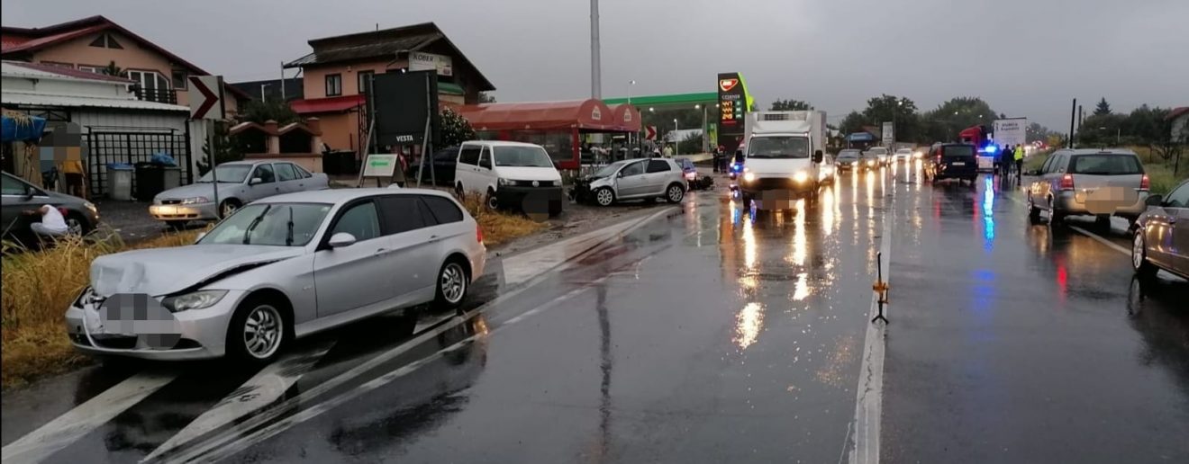 FOTO Șofer din Buzău, vinovat de producerea accidentului cu patru autoturisme, din Ialomița