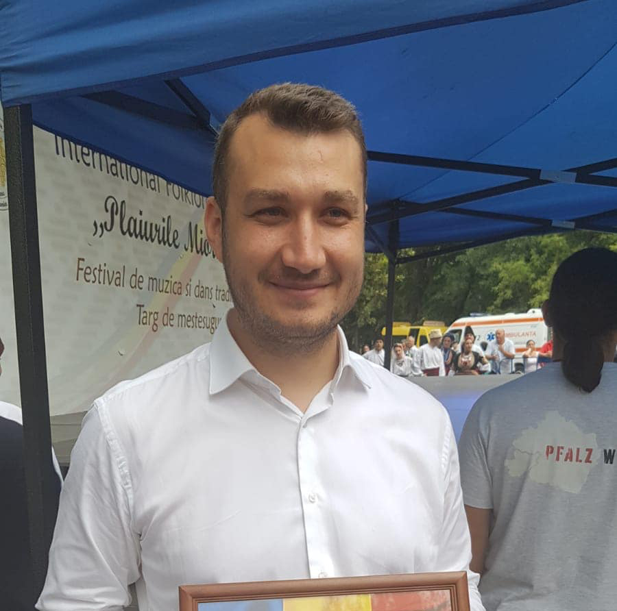 Reacția preotului amendat cu 2.000 de lei pentru botezul organizat în pandemie. ”Am plecat cu tortul în portbagaj”