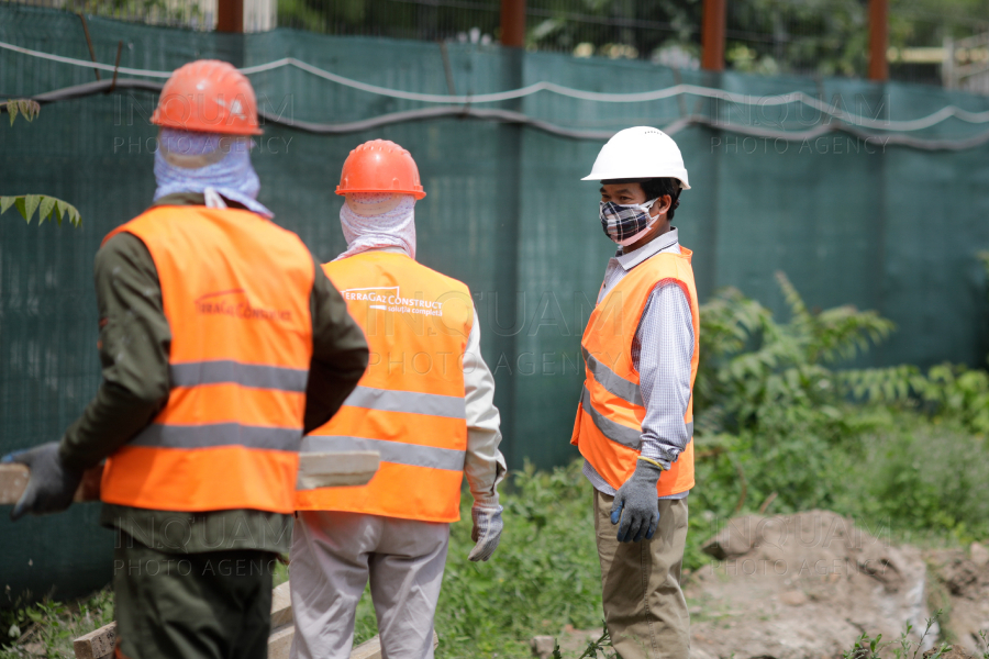 Firmă de construcții, amendată pentru că punea muncitori asiatici să păzească noaptea șantierul în care lucrau