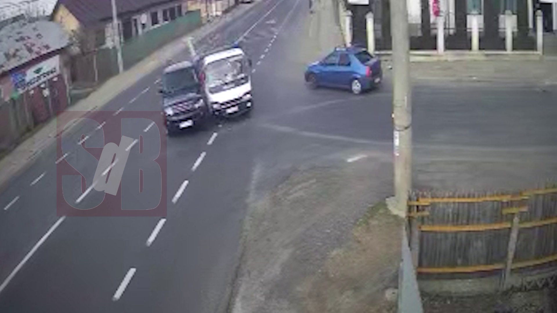 VIDEO Casa unei femei din Costești, distrusă parțial în urma unui accident rutier