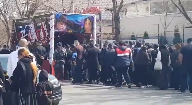 VIDEO Peste o sută de persoane, la înmormântarea bulibașei Rifean, din neamul Măcelaru