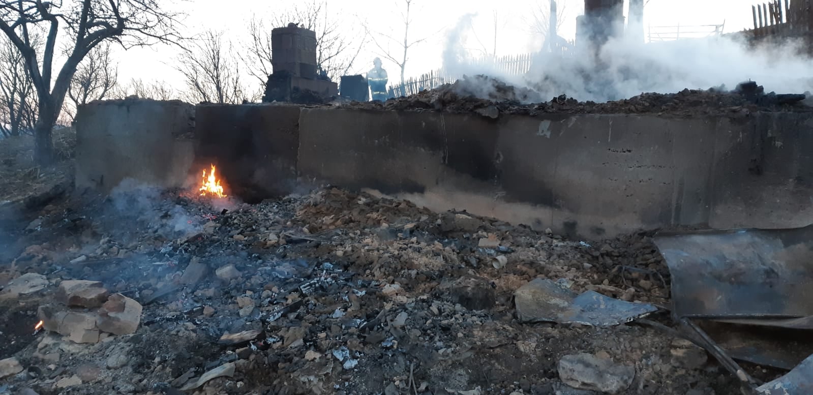 Gospodărie din comuna Bisoca, devastată de un incendiu