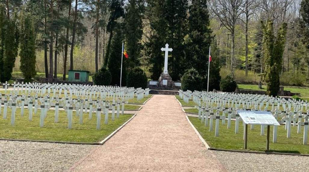 Deputatul PSD Andi Cristea, omagiu simbolic pentru eroii români, la un cimitir din Franța