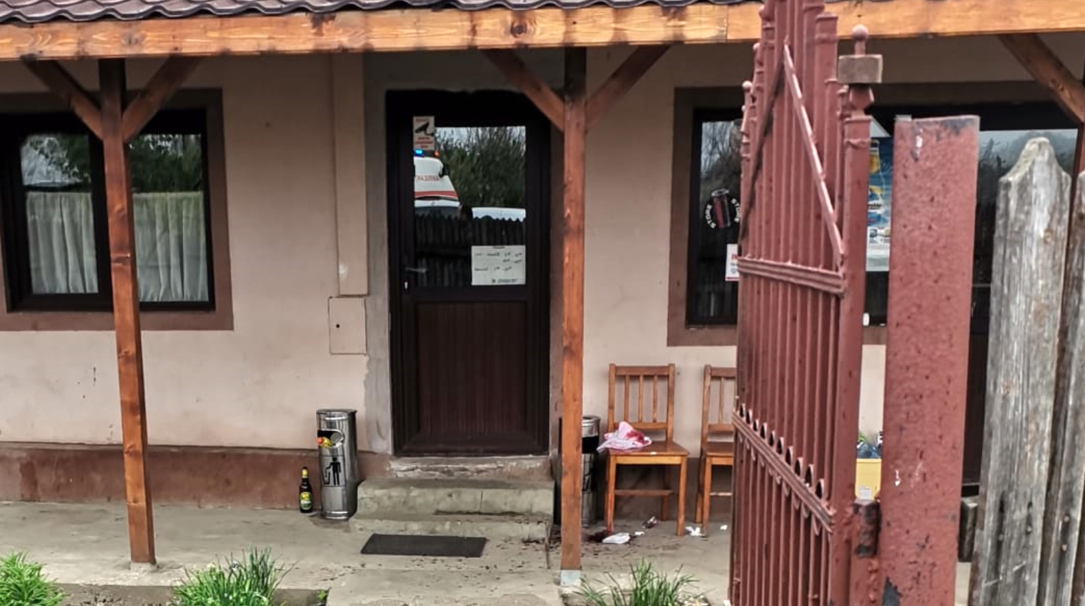 Vânzătoare atacată cu un cuțit de un client nemulțumit. Ulterior, agresorul a încercat să se sinucidă