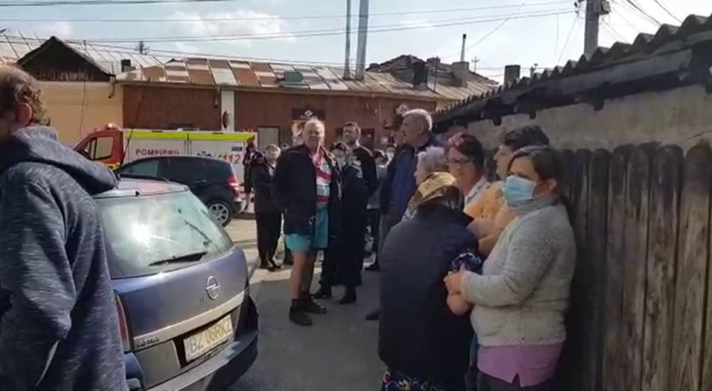 VIDEO Explozie la un apartament din Buzău, din cauza unei centrale. Zeci de persoane au fost evacuate