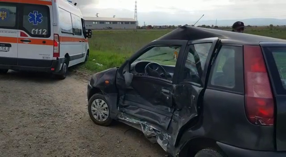 VIDEO Bărbat de 70 de ani, din Buzău, rănit după o manevră imprudentă la volan