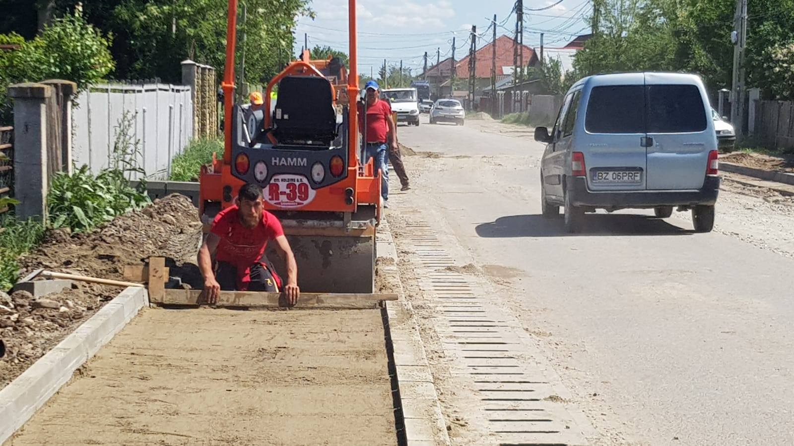 Un sătean din Vadu Pașii și-a completat pavelele din curte cu materiale sustrase din depozitul stradal