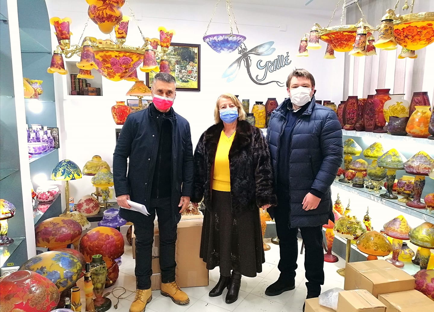 Povestea ultimei familii de sticlari Gallé din Buzău. Meşteşugul lor a fost distrus de importurile din China