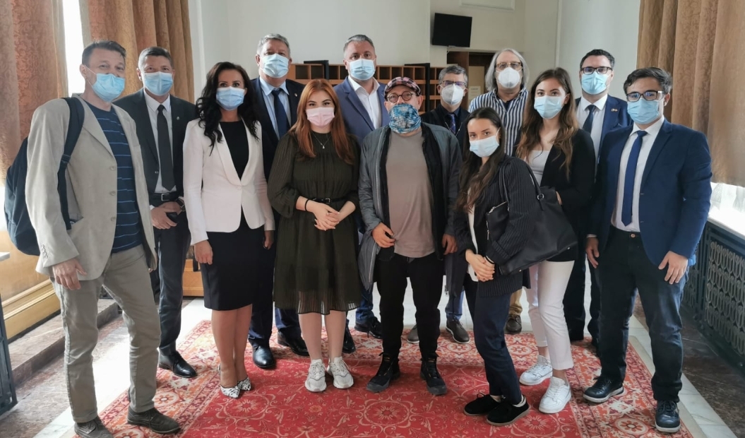 Elevii ar putea beneficia de vouchere în valoare de 250 de lei pentru achiziția de bunuri și servicii culturale