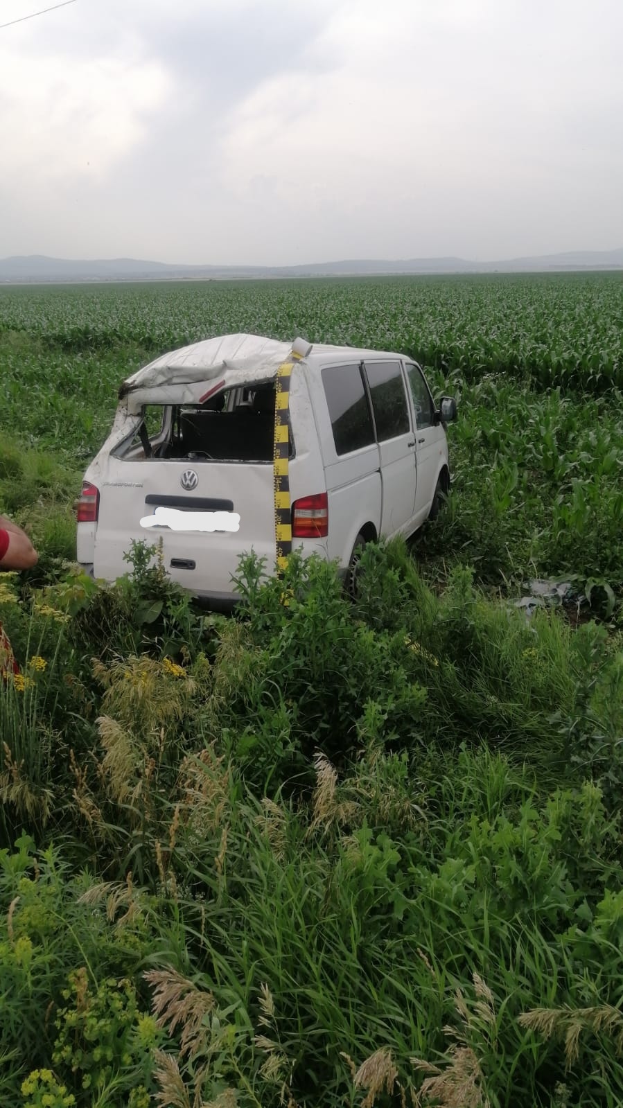 Patru femei au fost rănite, după ce s-au răsturnat cu mașina în afara șoselei