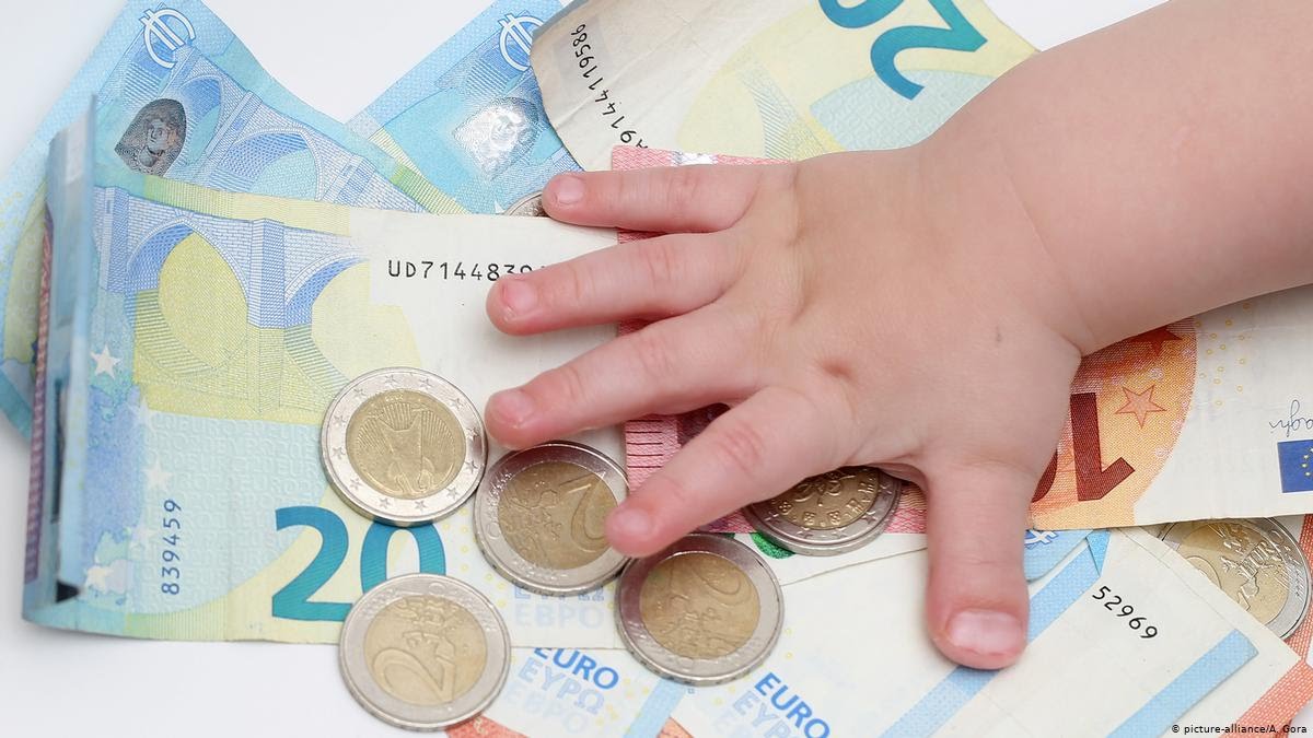 Alocații pentru copiii românilor care muncesc într-un stat membru al U.E. Sumele, calculate în conformitate cu legislația tării respective