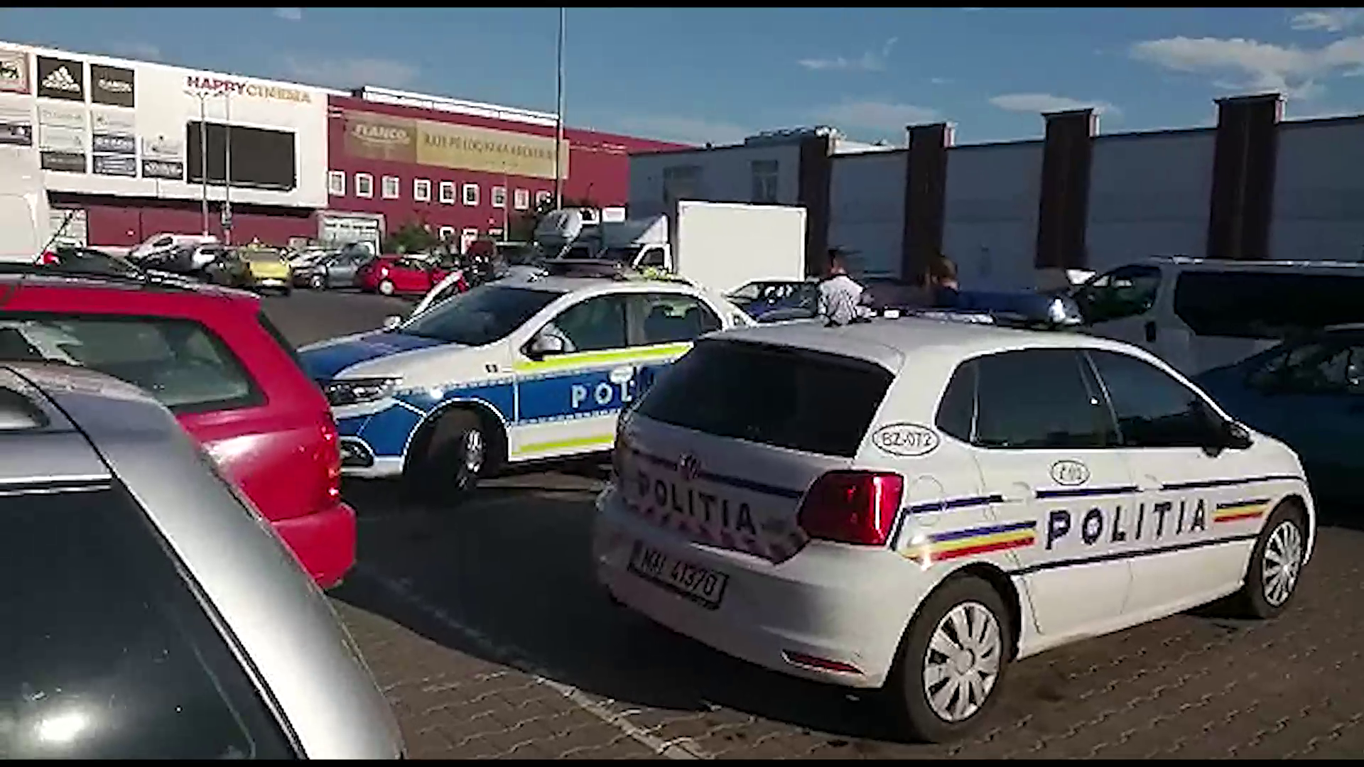 VIDEO Tupeul unui șofer recalcitrant, oprit de poliție. A smuls documentele din mâinile unui agent