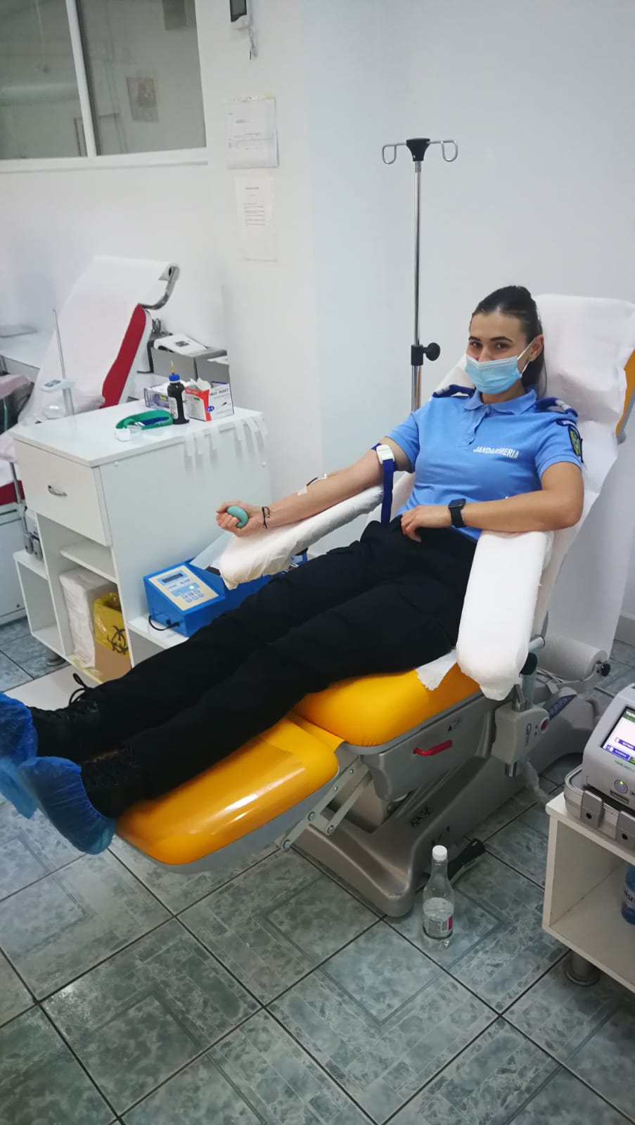 FOTO Jandarmii au răspuns apelului făcut de Centrul de Transfuzii Buzău de a dona sânge