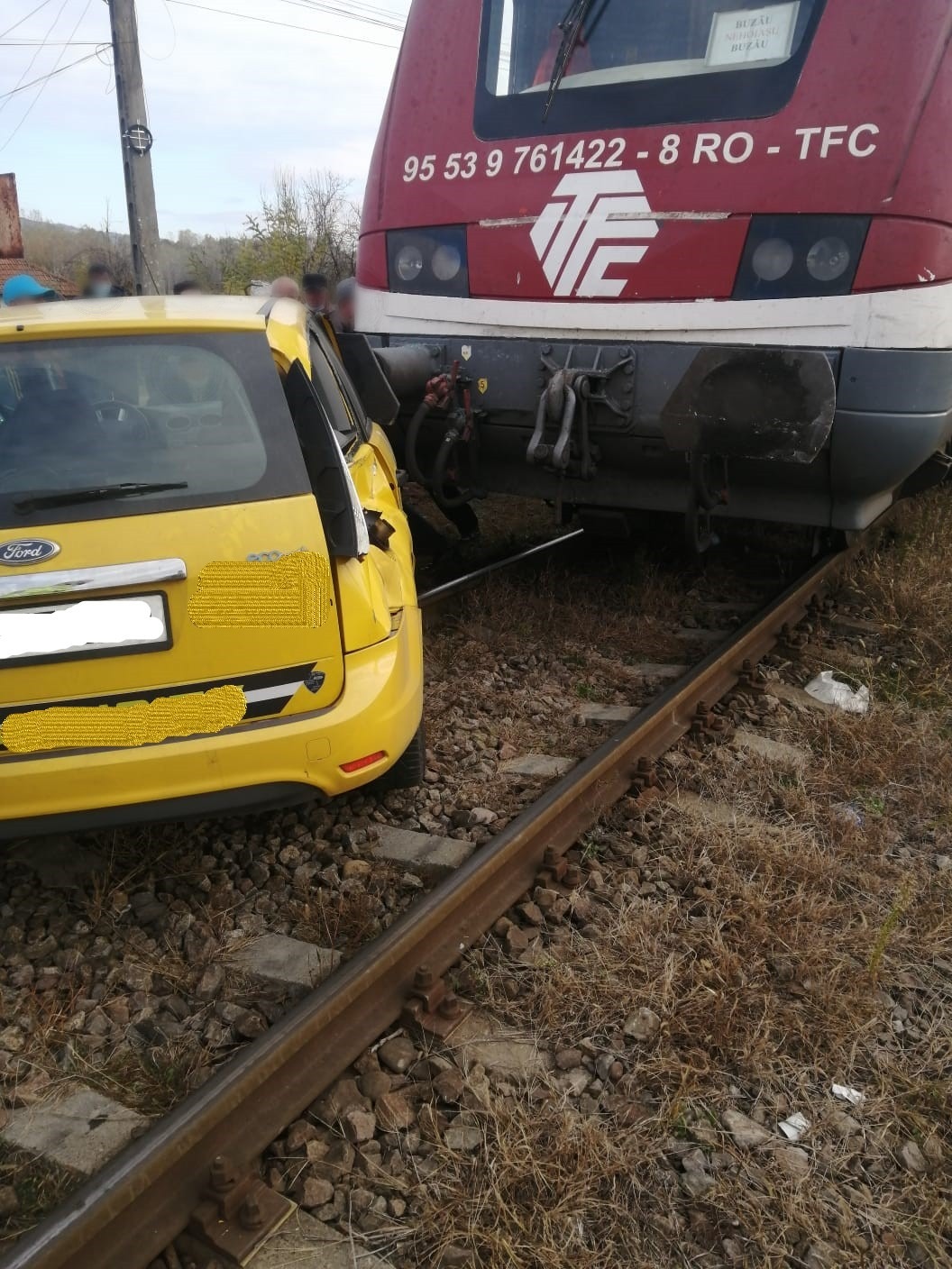 Masină izbită de tren, în localitatea Măgura