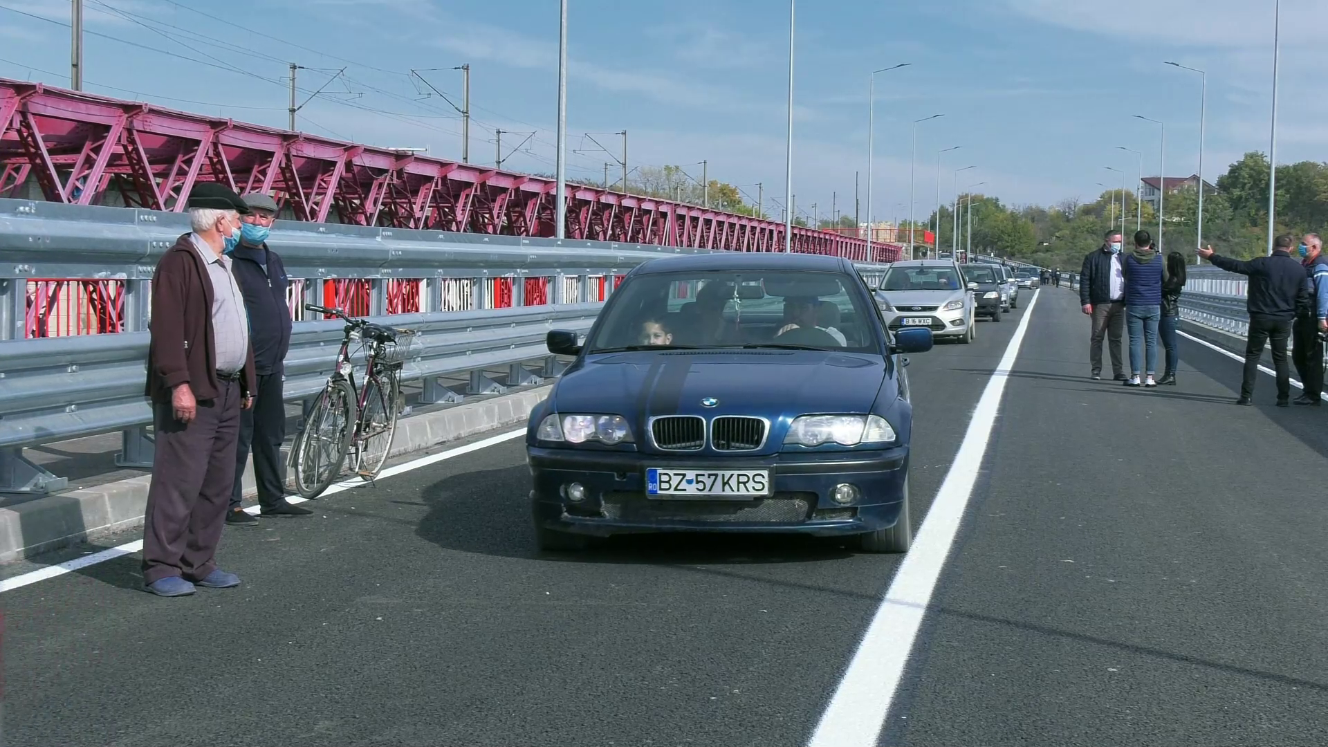 VIDEO Șoferii buzoieni pot circula din nou pe podul de la Vadu Pașii