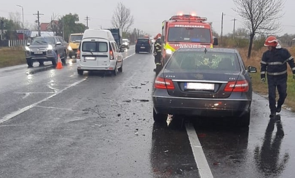Accident cu doi răniți, pe DN2E85, la Spătaru