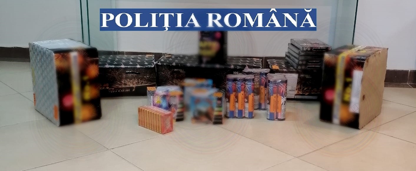 VIDEO Doi tineri au fost prinși în flagrant când încercau să vândă zeci de kilograme de petarde și artificii