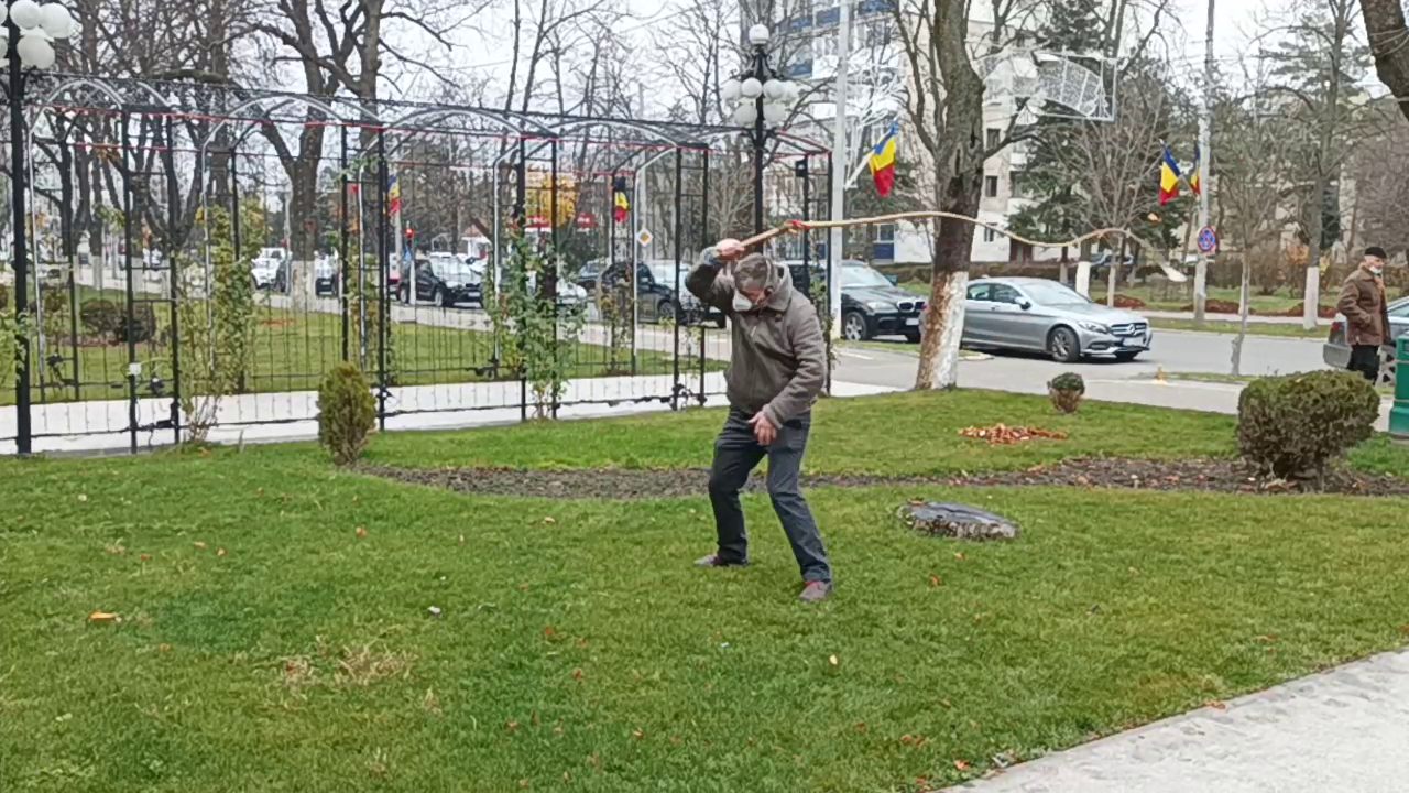 VIDEO Concurs de pocnit din bici între consilieri județeni, la finalul ședinței lunare