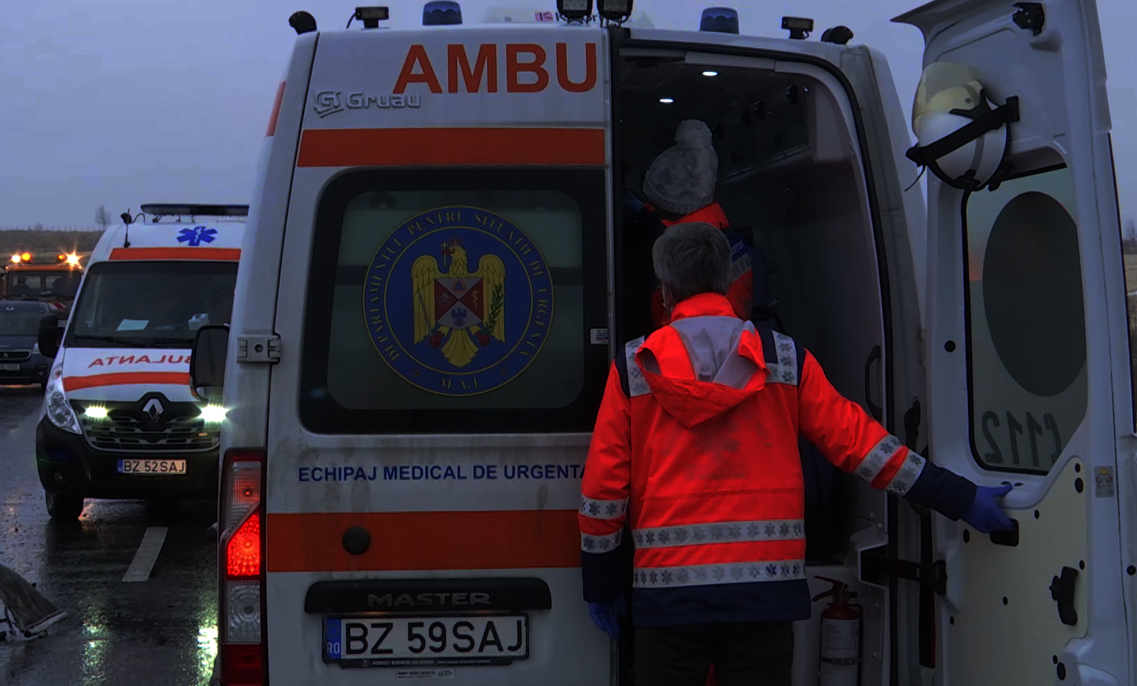 Trei persoane au fost rănite, într-un accident produs din cauza poleiului