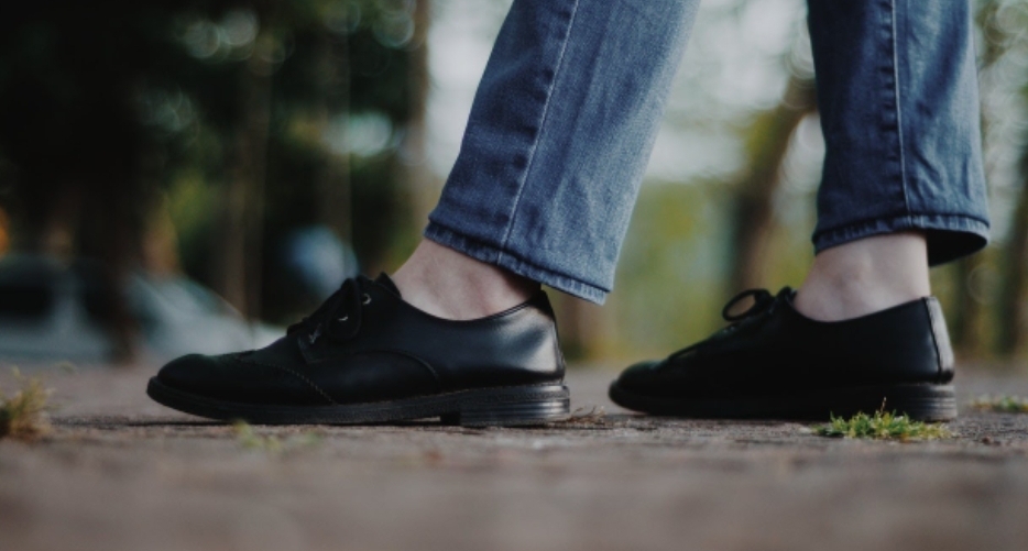 TOP 3 sfaturi despre cum se poartă pantofii casual din piele!