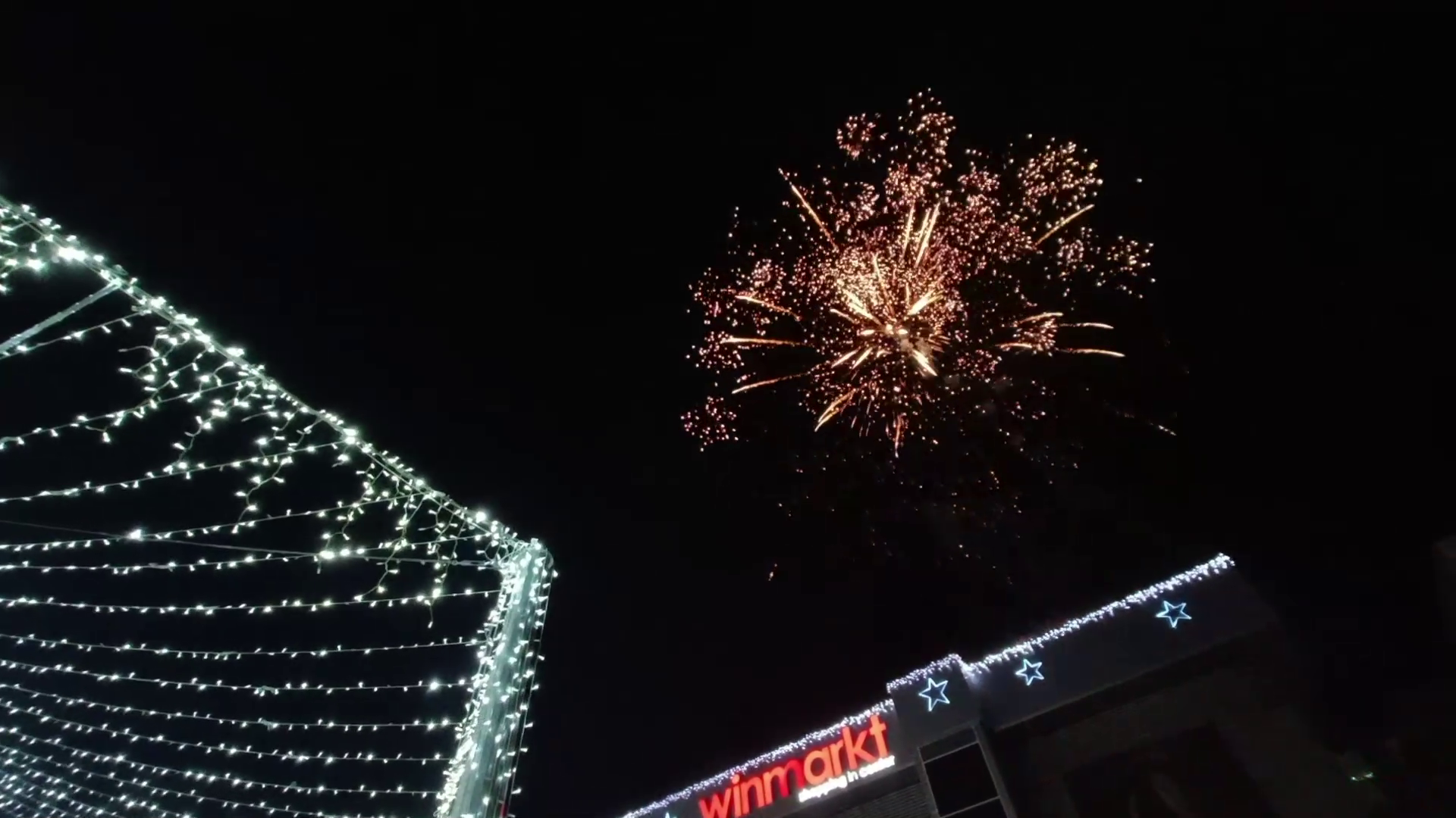 VIDEO Focul de artificii din centrul Buzăului, admirat de câteva mii de spectatori
