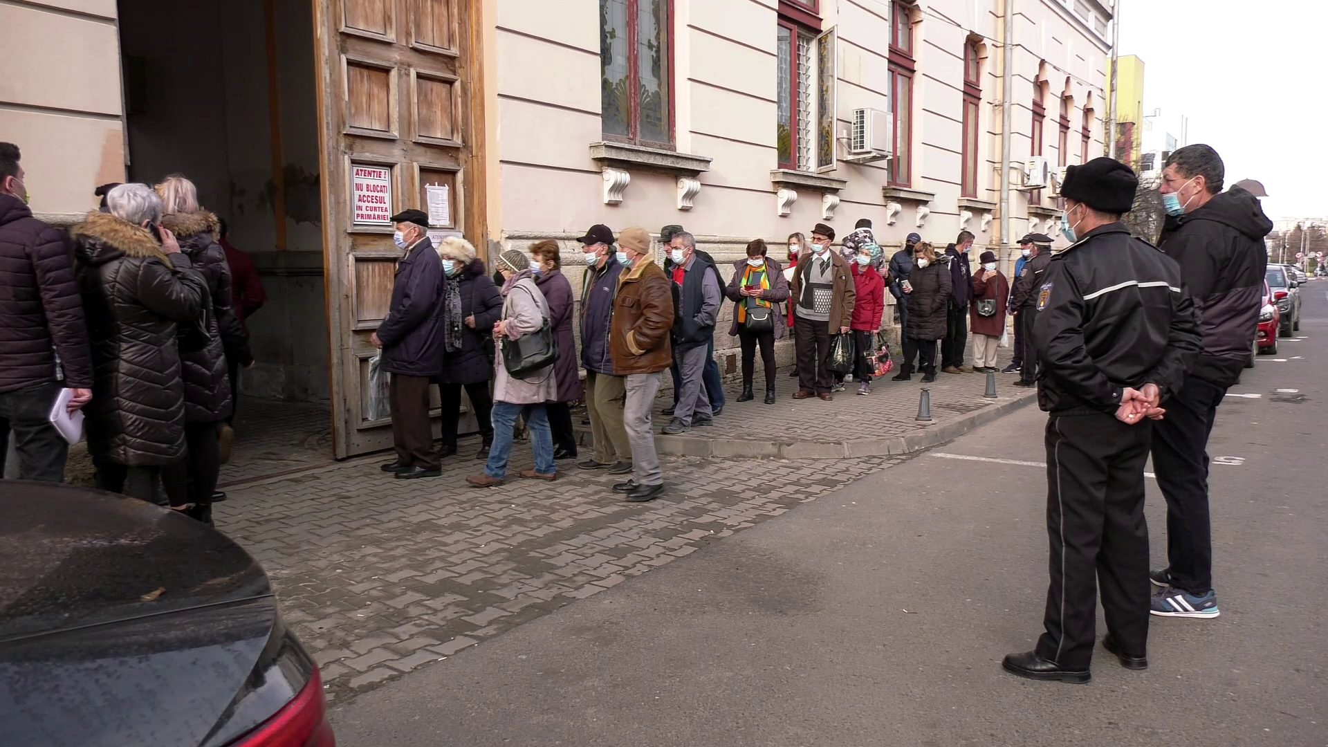 VIDEO Primele cozi din noul an s-au format la ghișeele pentru plata impozitelor și taxelor locale
