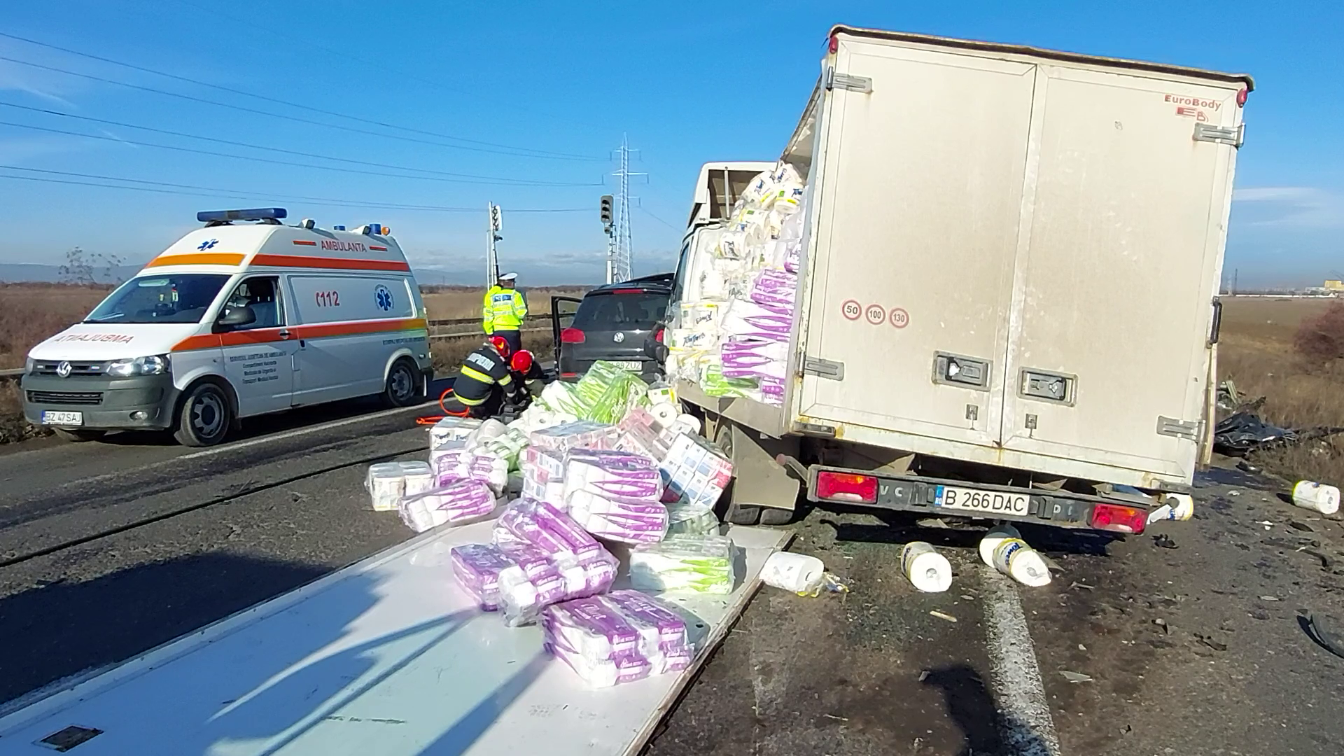 VIDEO Accident grav, cu doi răniți, pe centura Buzăului. Patru autovehicule au fost implicate