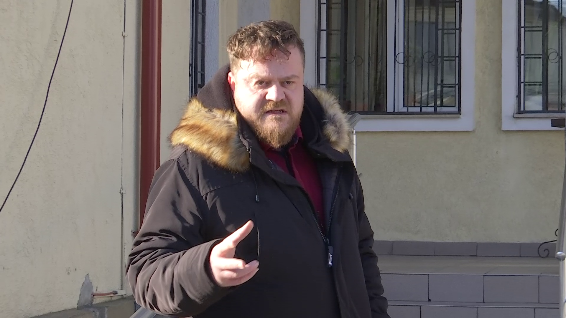 VIDEO A fost reţinut poliţistul destrăbălat. A mers în uniformă la o prostituată, apoi a provocat un accident
