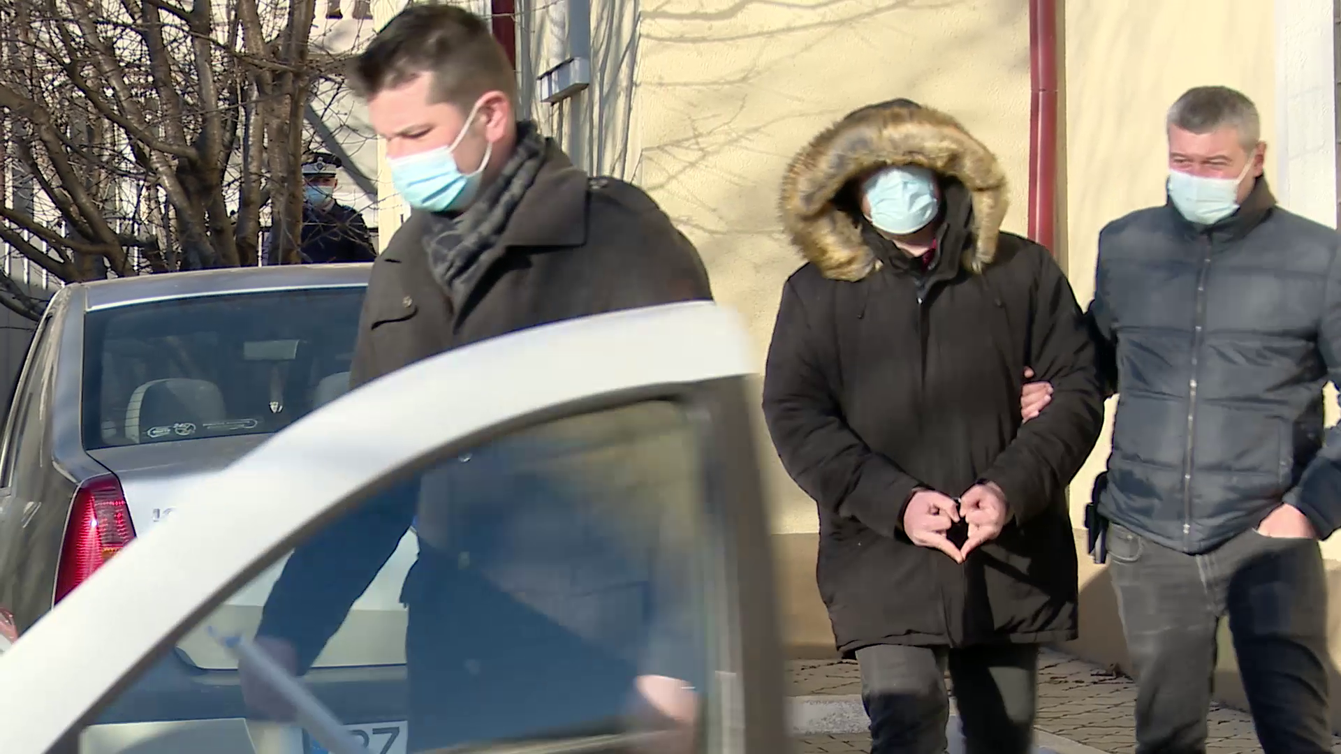 VIDEO A fost reţinut poliţistul destrăbălat. A mers în uniformă la o prostituată, apoi a provocat un accident
