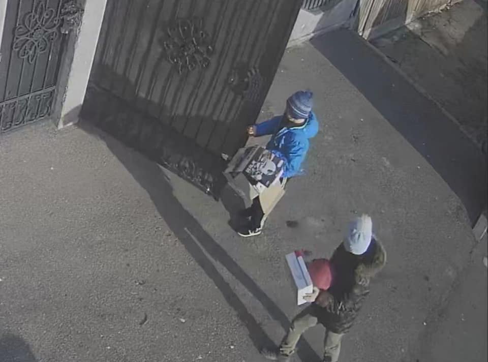 VIDEO Doi copii au spart sediul unei firme după care au încercat să dea foc imobilului