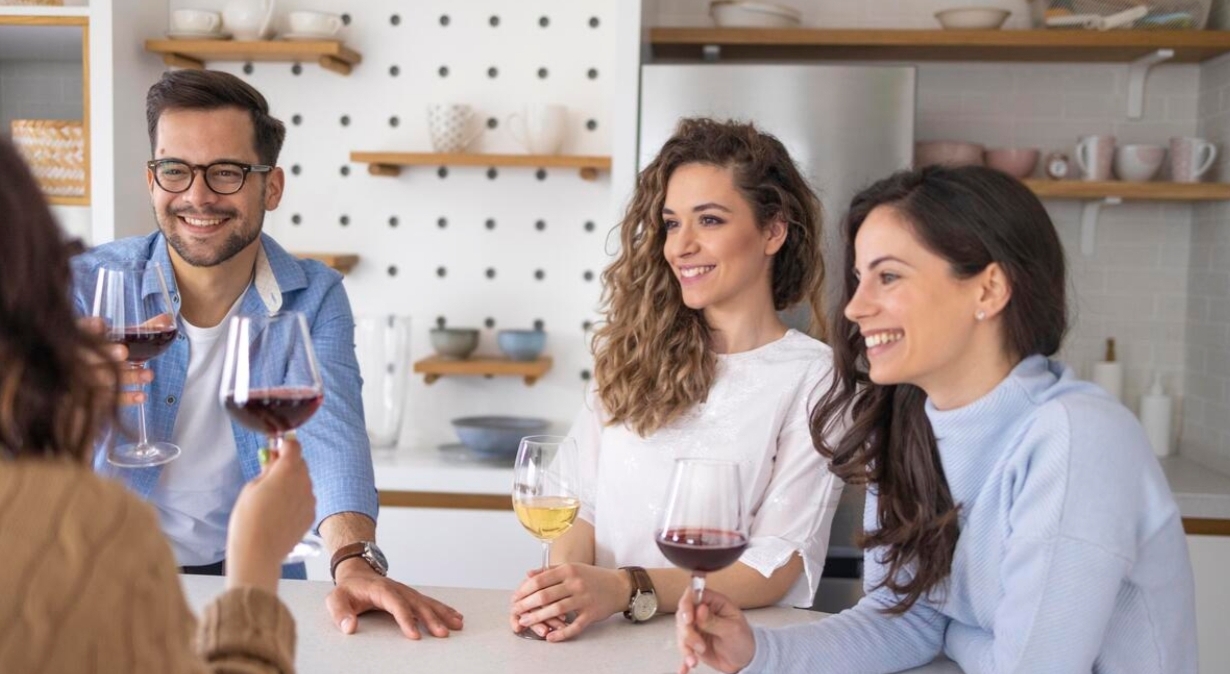 Paharele și tipul de vin: de ce forma paharului influențează percepția gustului?